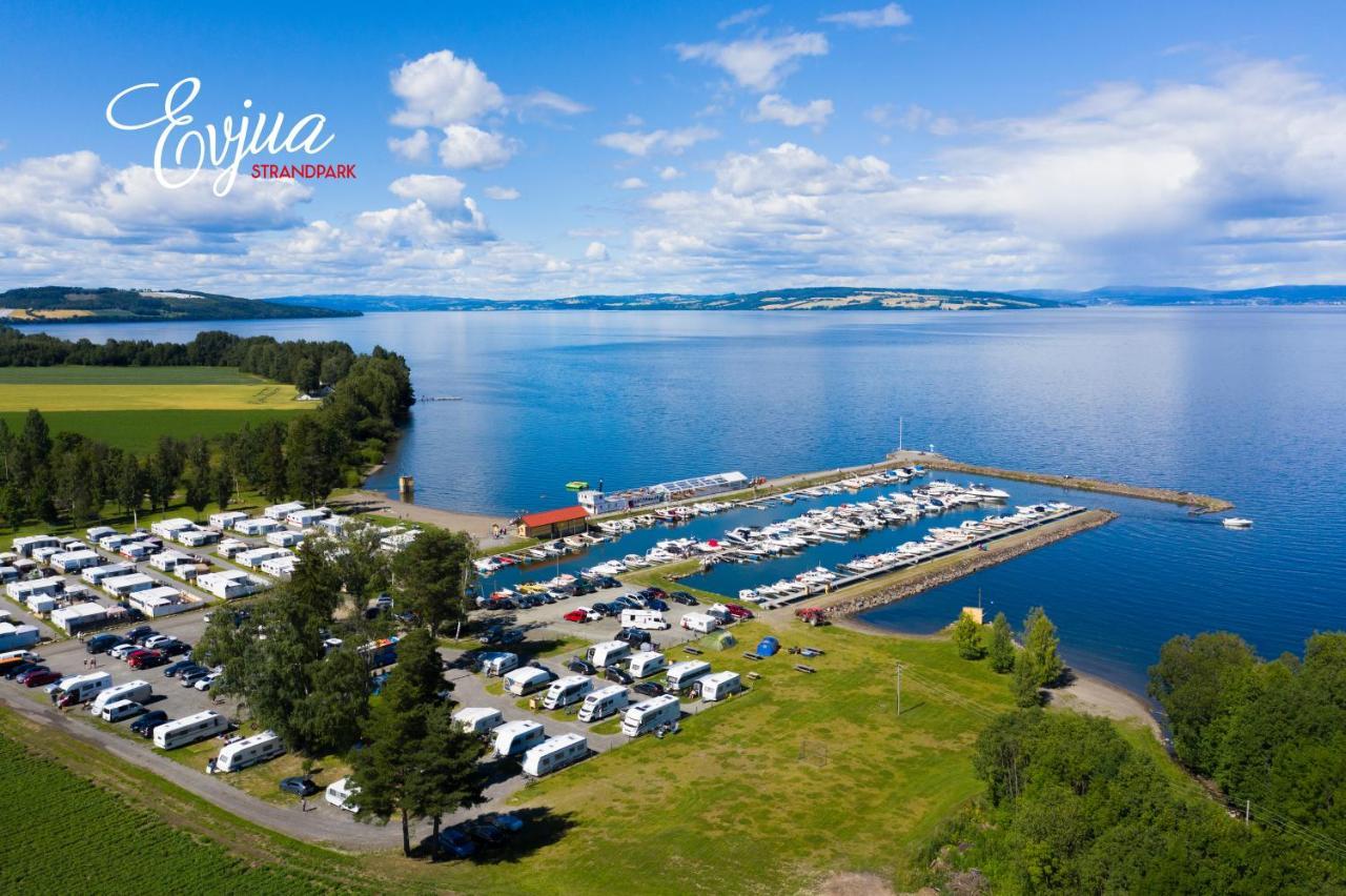 Idylliske Evjua Ved Mjosa Hotel Skreia Exterior photo